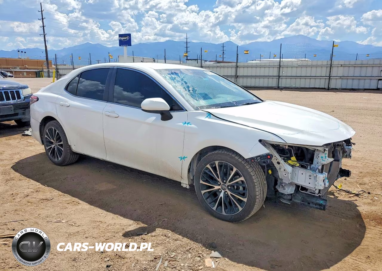 2018 Toyota Camry Se VIN:4T1B11HK6JU646599 - 4