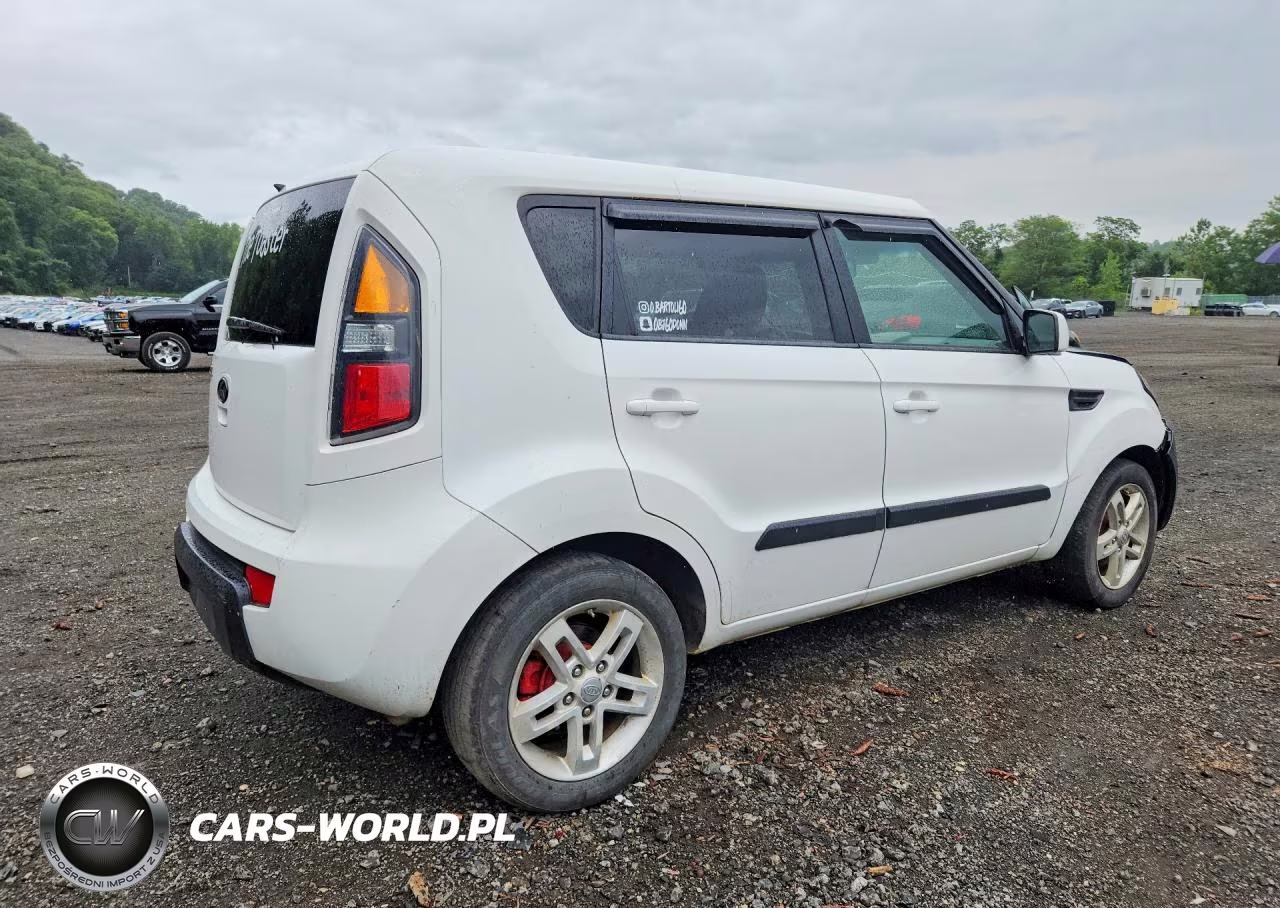 2011 Kia Soul + VIN:KNDJT2A20B7339780 - 3