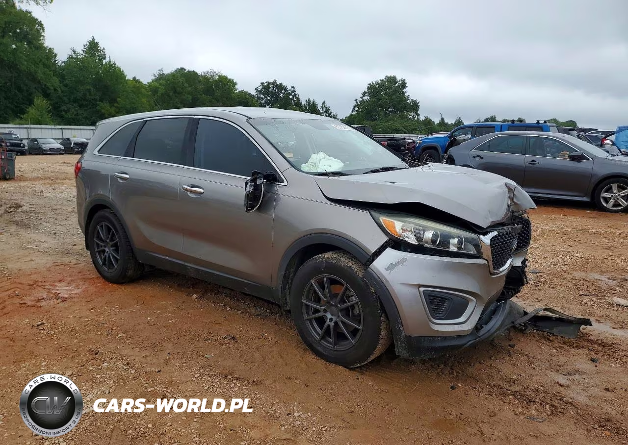 2017 Kia Sorento L VIN:5XYPG4A38HG261215 - 4