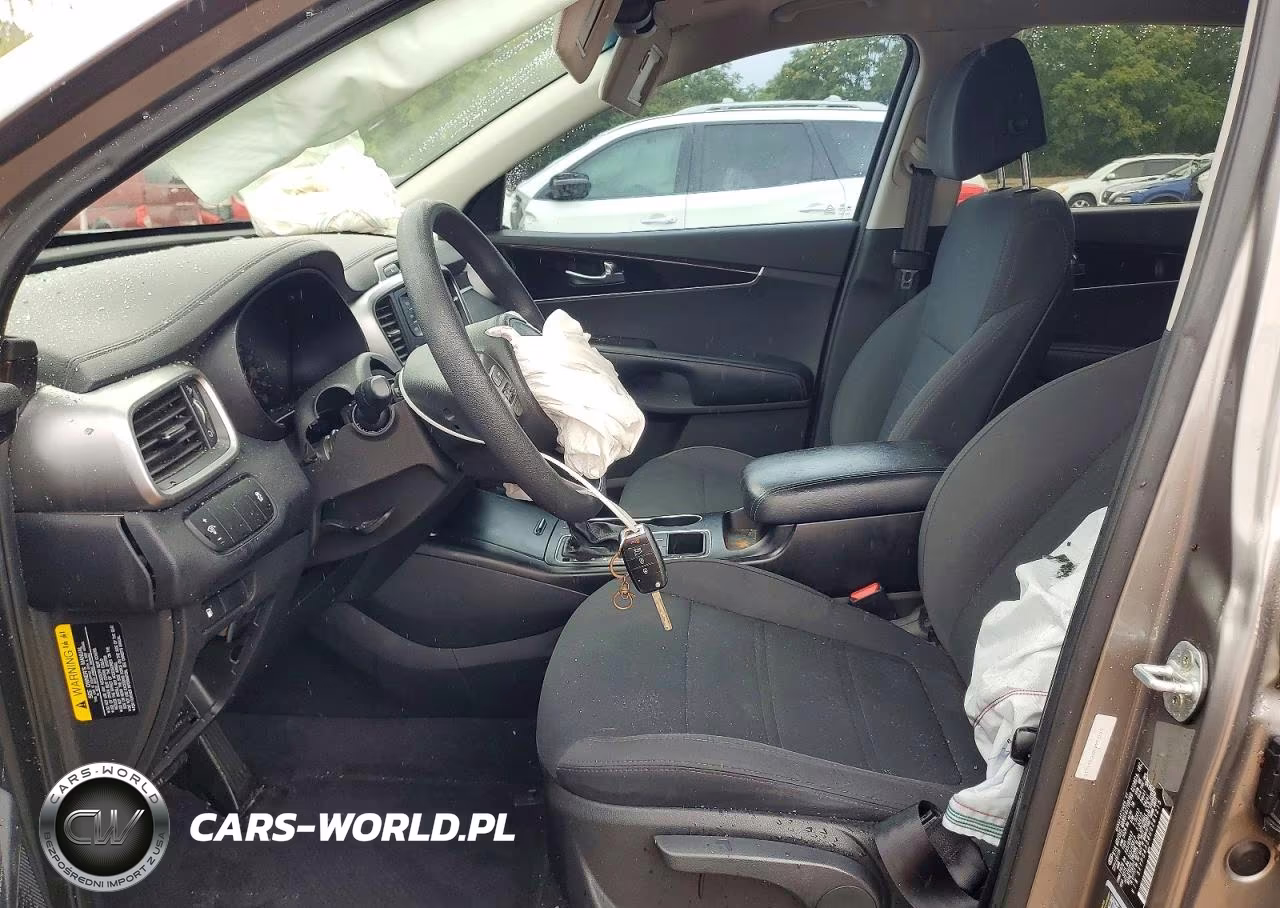 2017 Kia Sorento L VIN:5XYPG4A38HG261215 - 7