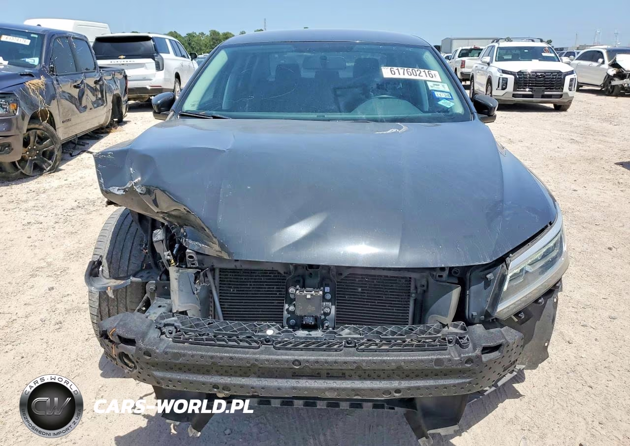 2017 Volkswagen Passat R-Line VIN:1VWDT7A37HC029089 - 5