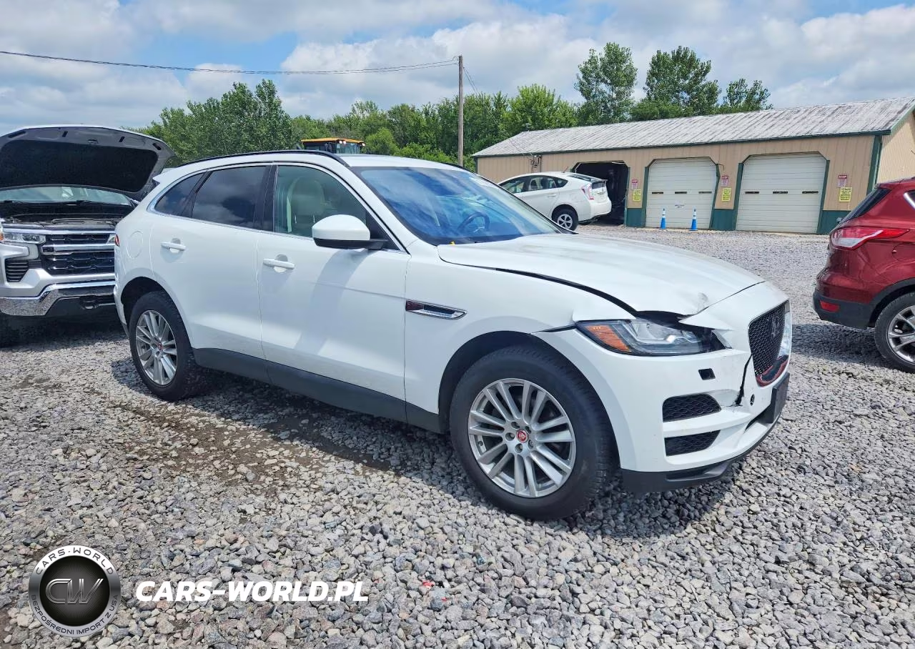 2019 Jaguar F-Pace Prestige VIN:SADCK2FX0KA609419 - 4