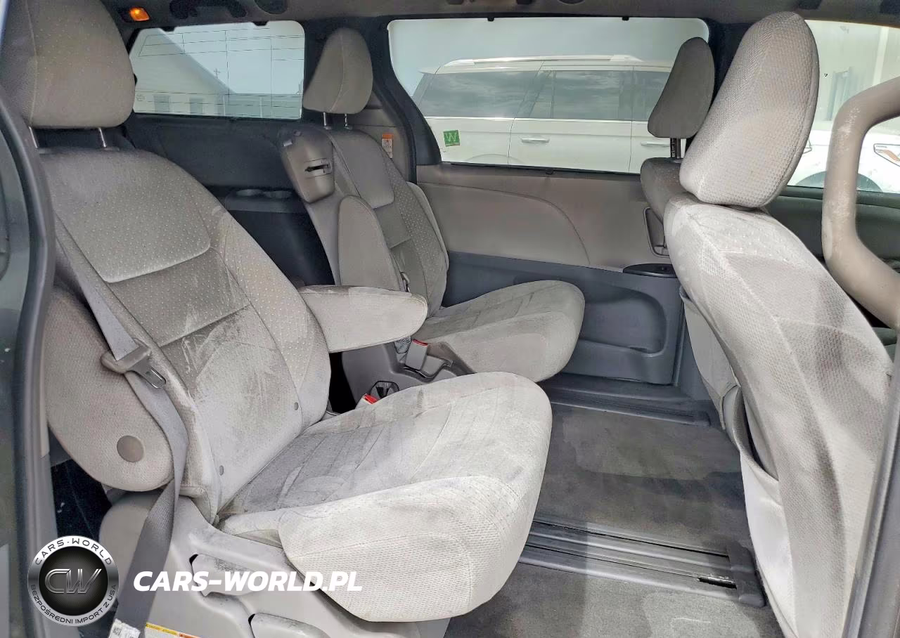 2018 Toyota Sienna Le VIN:5TDKZ3DC3JS948198 - 11