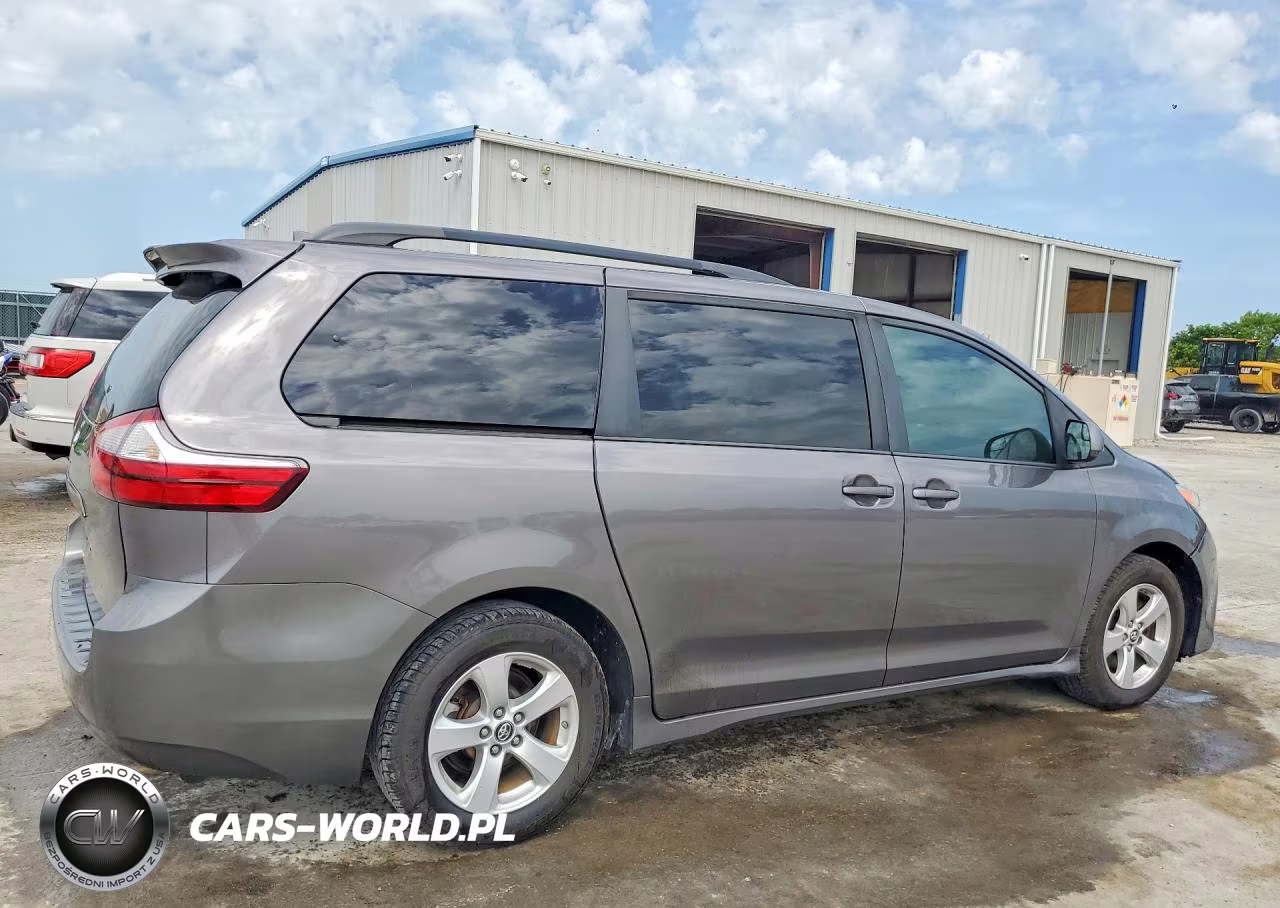 2018 Toyota Sienna Le VIN:5TDKZ3DC3JS948198 - 3