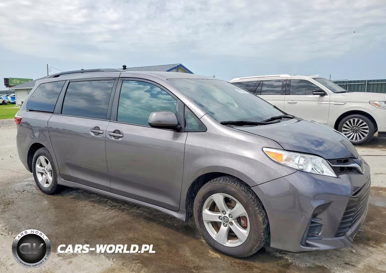 2018 Toyota Sienna Le VIN:5TDKZ3DC3JS948198 - 4