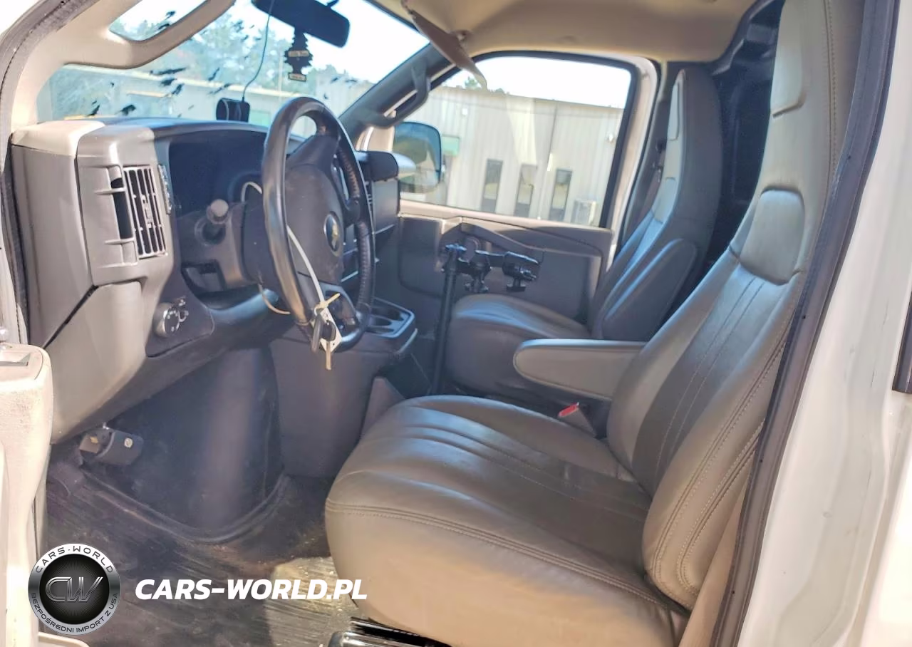 2022 Chevrolet Express G2500 VIN:1GCWGAFP5N1263697 - 7