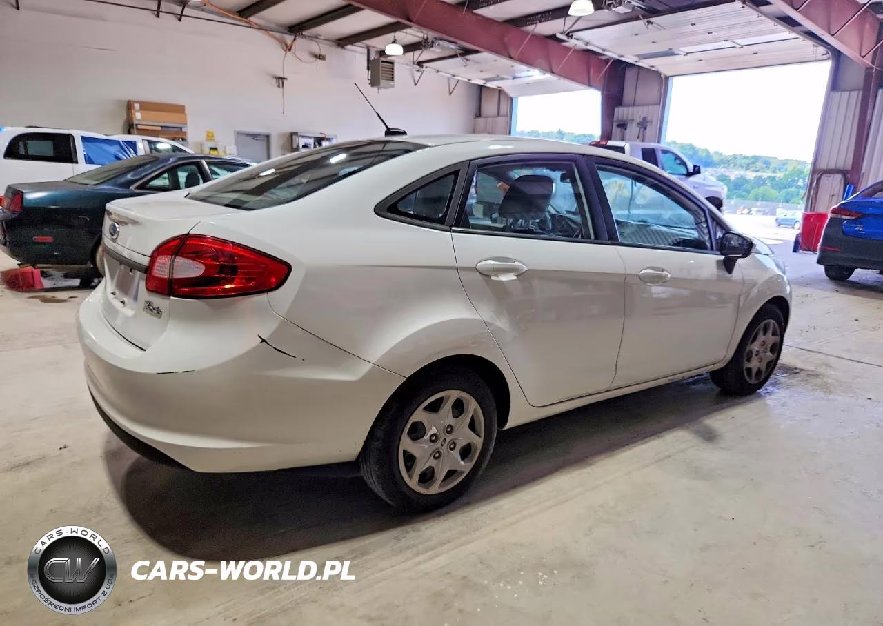 2011 Ford Fiesta S VIN:3FADP4AJ1BM240515 - 3
