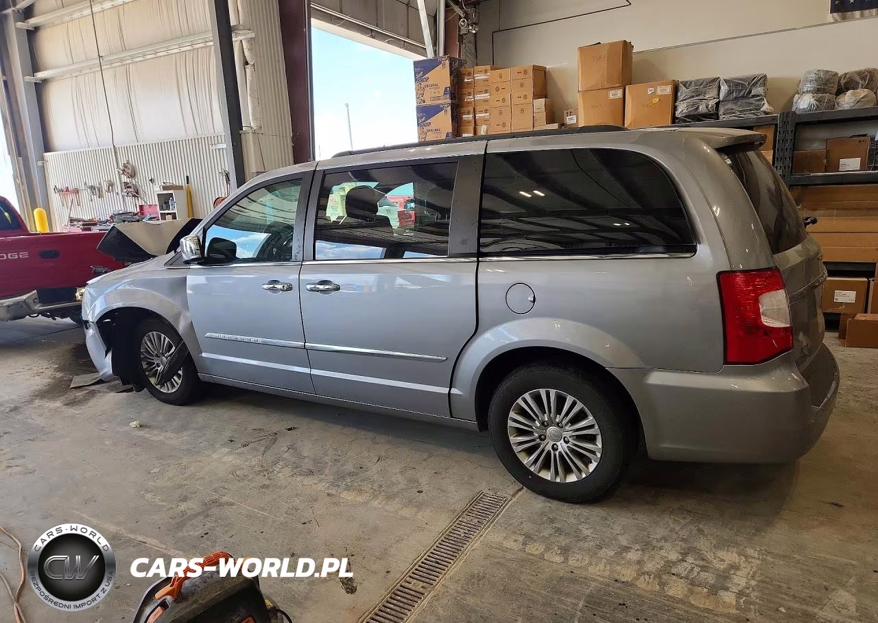 2015 Chrysler Town & Country Touring L VIN:2C4RC1CG0FR646585 - 2