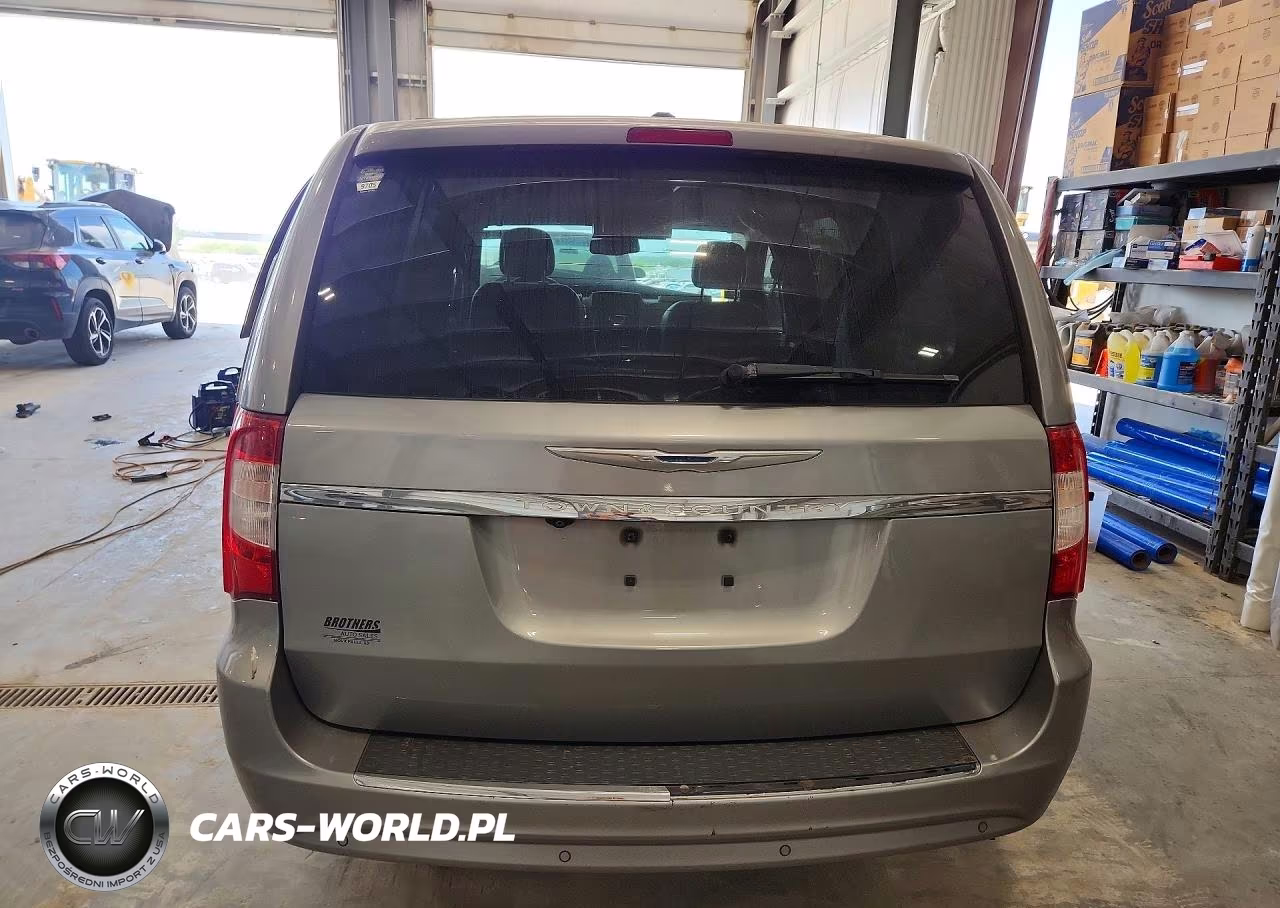 2015 Chrysler Town & Country Touring L VIN:2C4RC1CG0FR646585 - 6