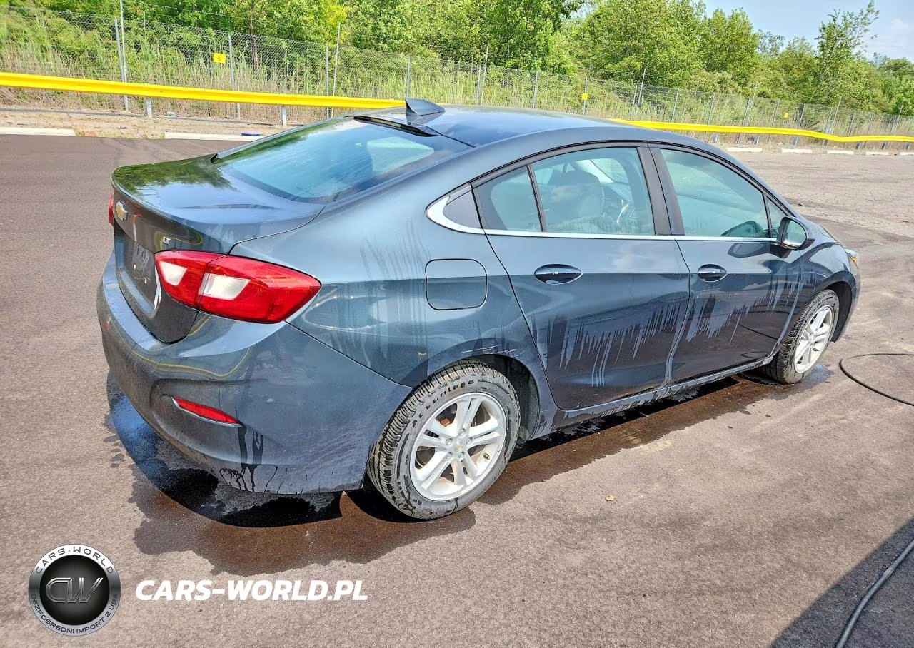 2018 Chevrolet Cruze Lt VIN:1G1BE5SM2J7199612 - 3