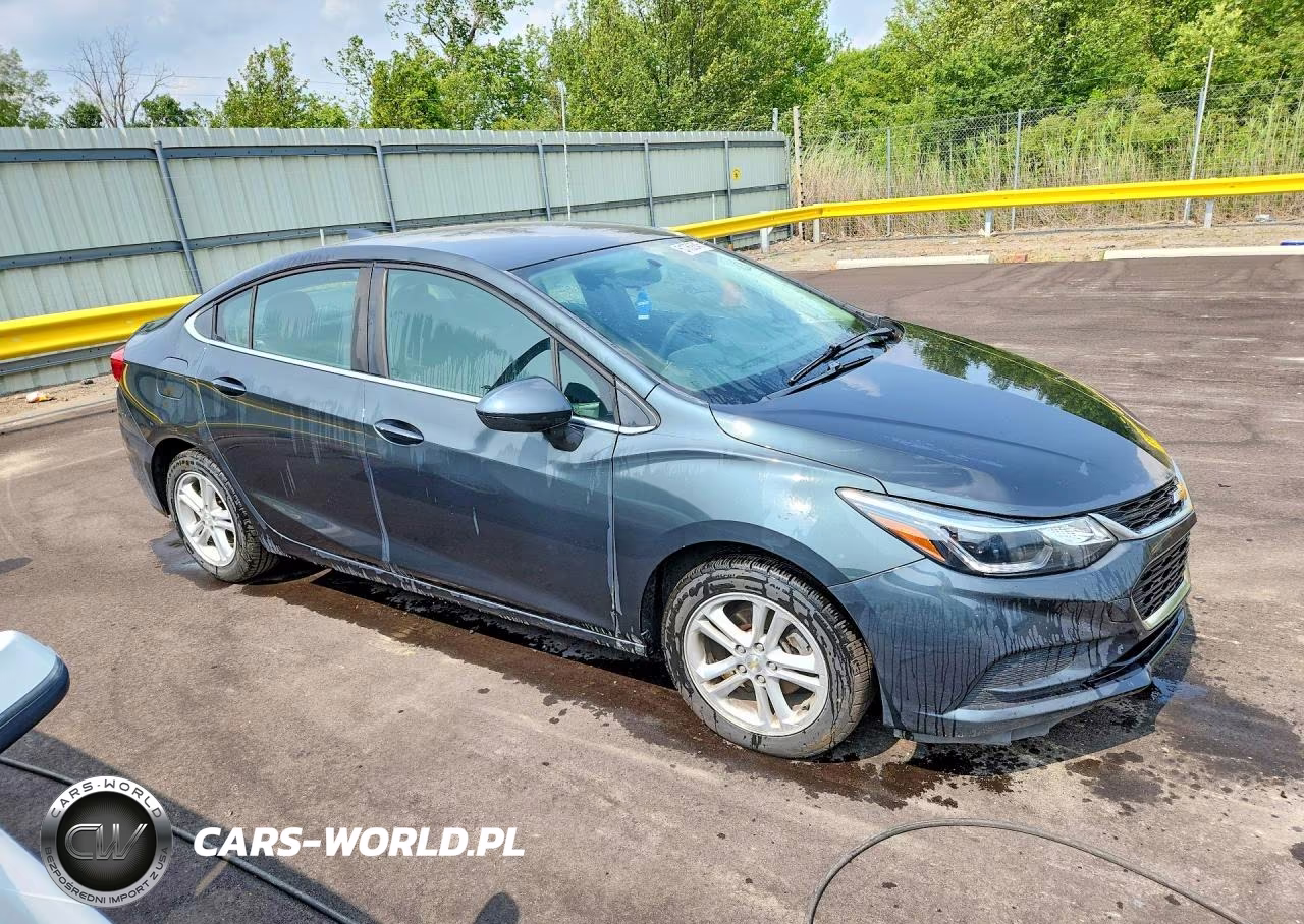 2018 Chevrolet Cruze Lt VIN:1G1BE5SM2J7199612 - 4