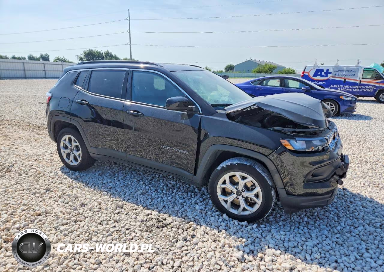 2025 Jeep Compass Latitude VIN:3C4NJDBN1ST585051 - 4