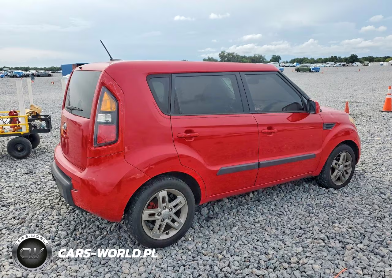 2011 Kia Soul + VIN:KNDJT2A23B7304005 - 3