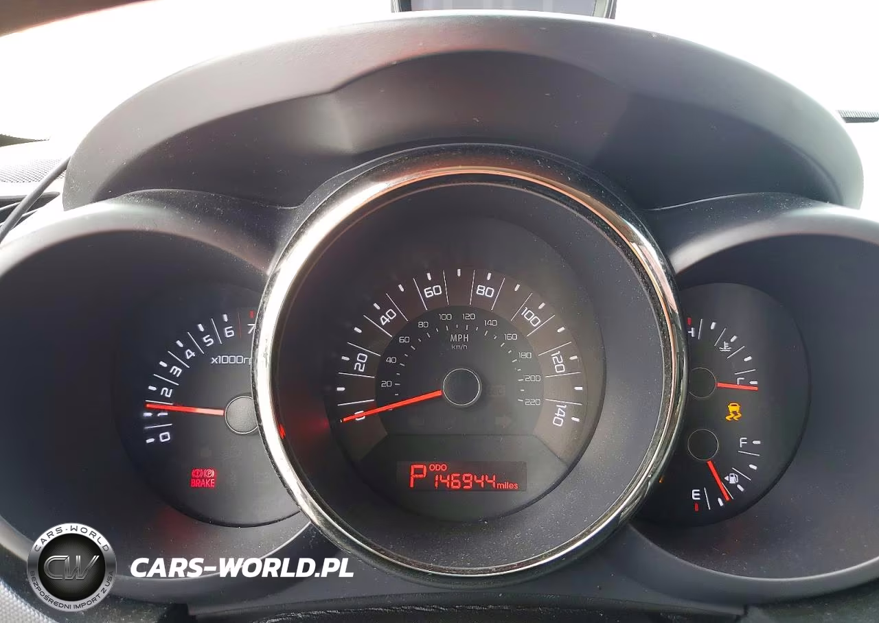 2011 Kia Soul + VIN:KNDJT2A23B7304005 - 9