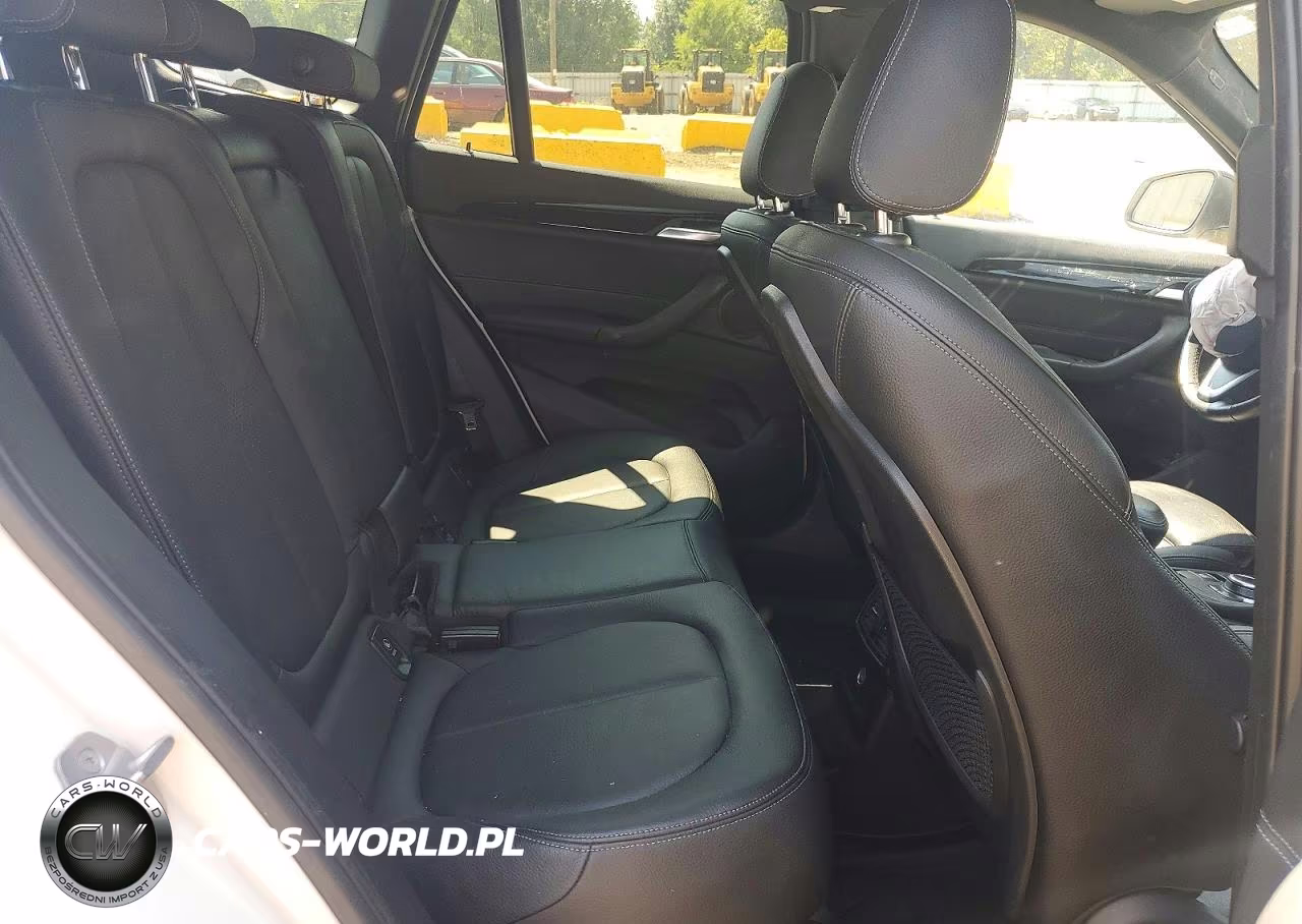 2018 BMW X1 xDrive28I VIN:WBXHT3C36J5L30928 - 11