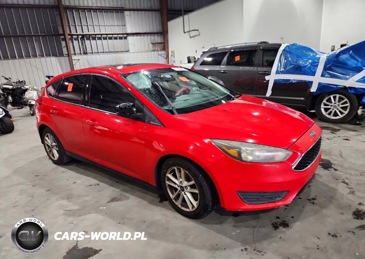2016 Ford Focus Se VIN:1FADP3K23GL264003 - 4