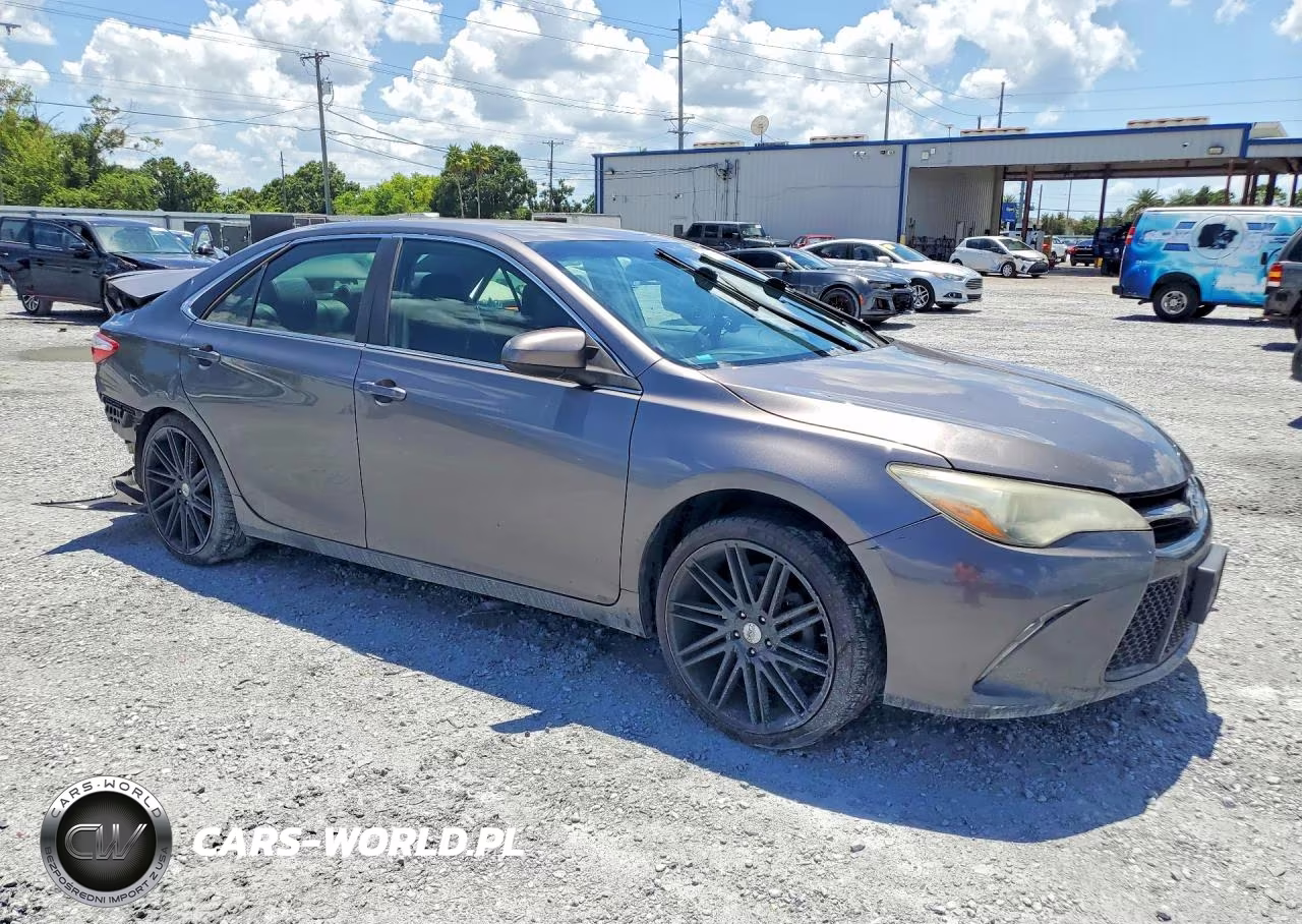 2015 Toyota Camry Se VIN:4T1BF1FK2FU987073 - 4