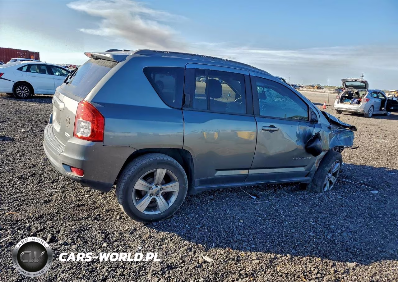 2012 Jeep Compass Latitude VIN:1C4NJCEBXCD634167 - 3