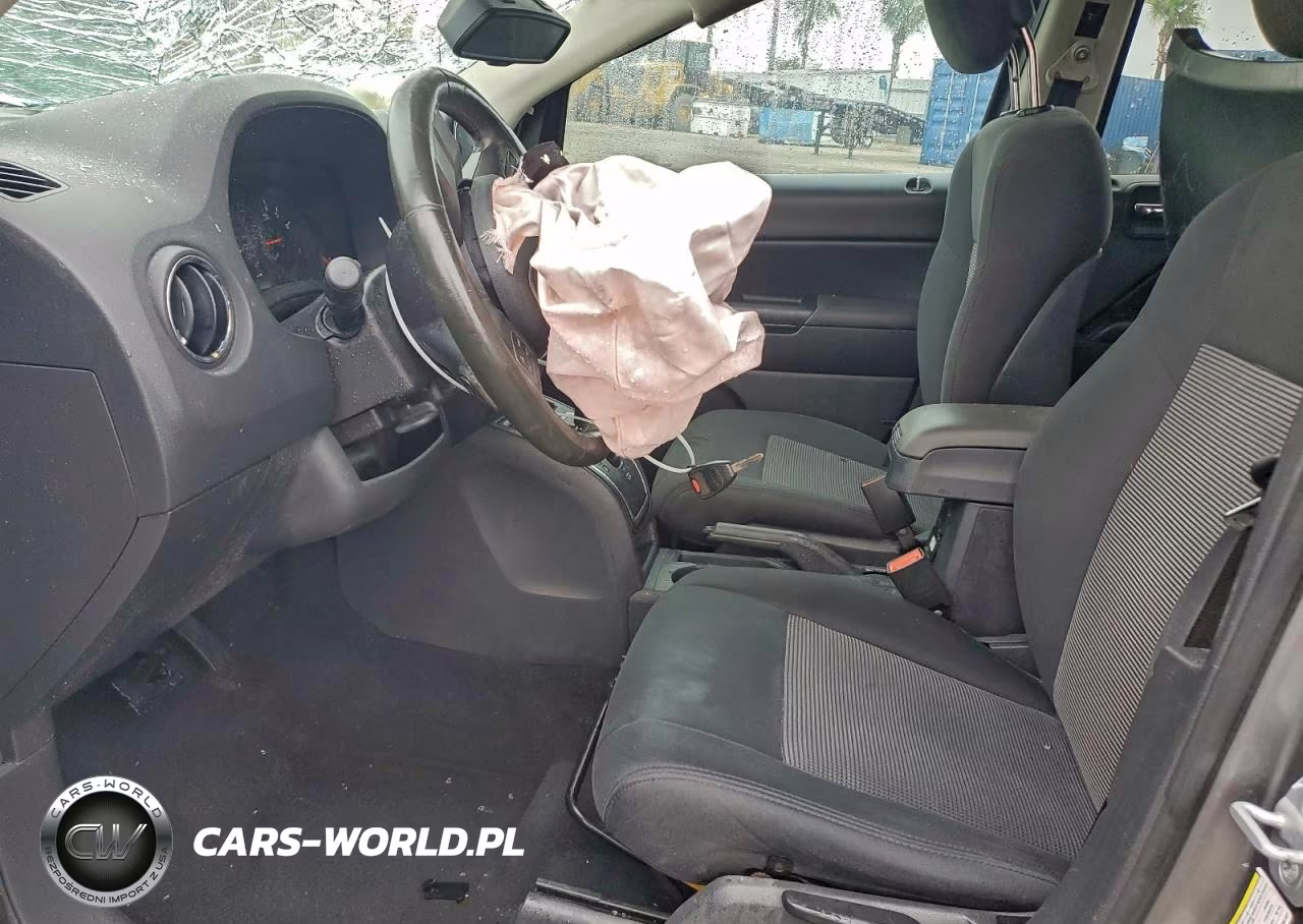 2012 Jeep Compass Latitude VIN:1C4NJCEBXCD634167 - 7