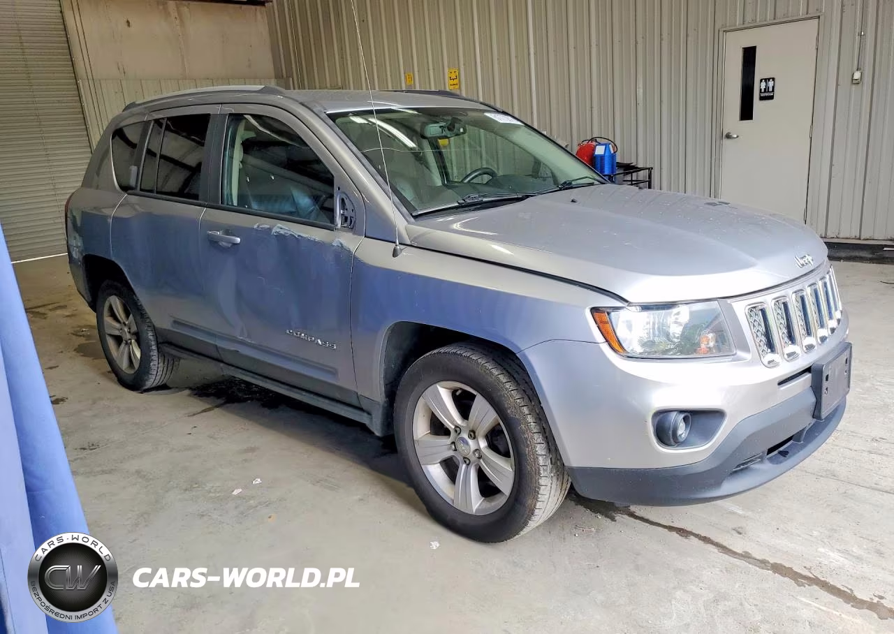 2017 Jeep Compass Latitude VIN:1C4NJDEB4HD107836 - 4