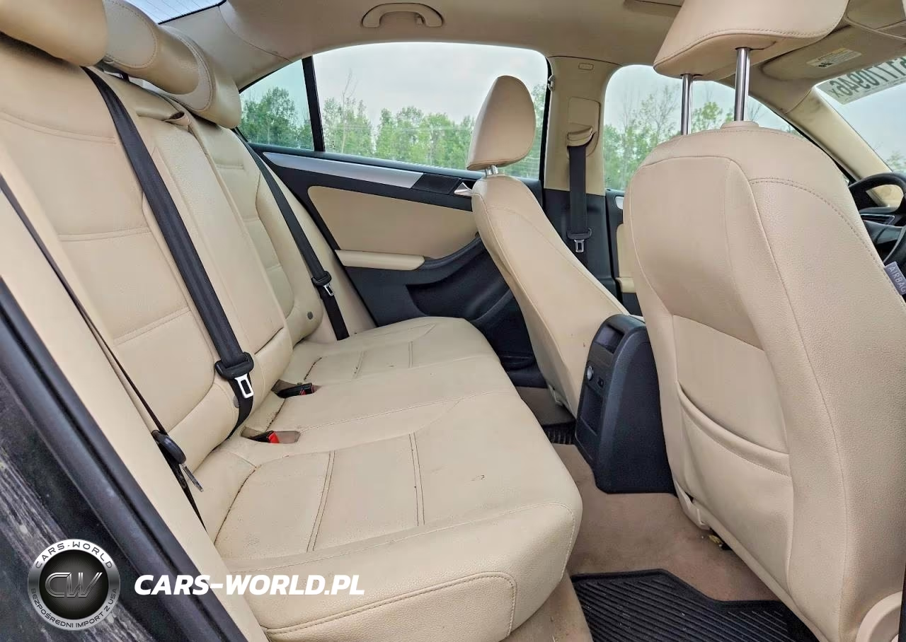 2011 Volkswagen Jetta VIN:3VWGZ7AJ0BM327399 - 10