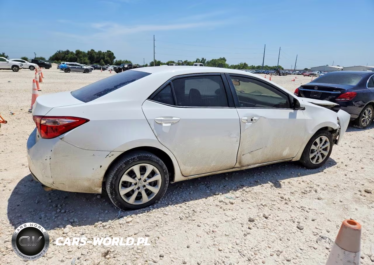 2017 Toyota Corolla Le VIN:2T1BURHE2HC922207 - 3
