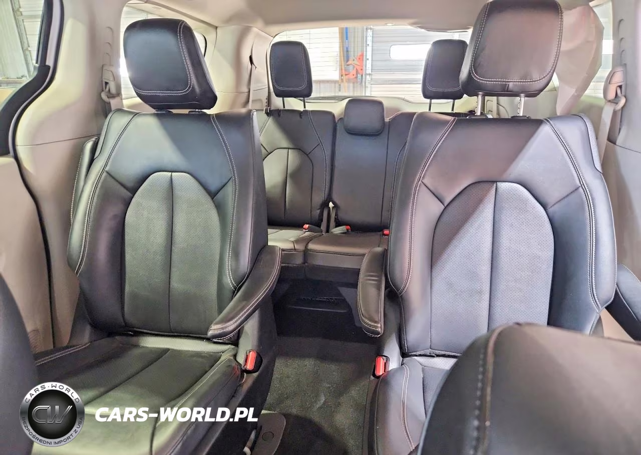 2024 Chrysler Pacifica Hybrid Select VIN:2C4RC1S78RR158149 - 10