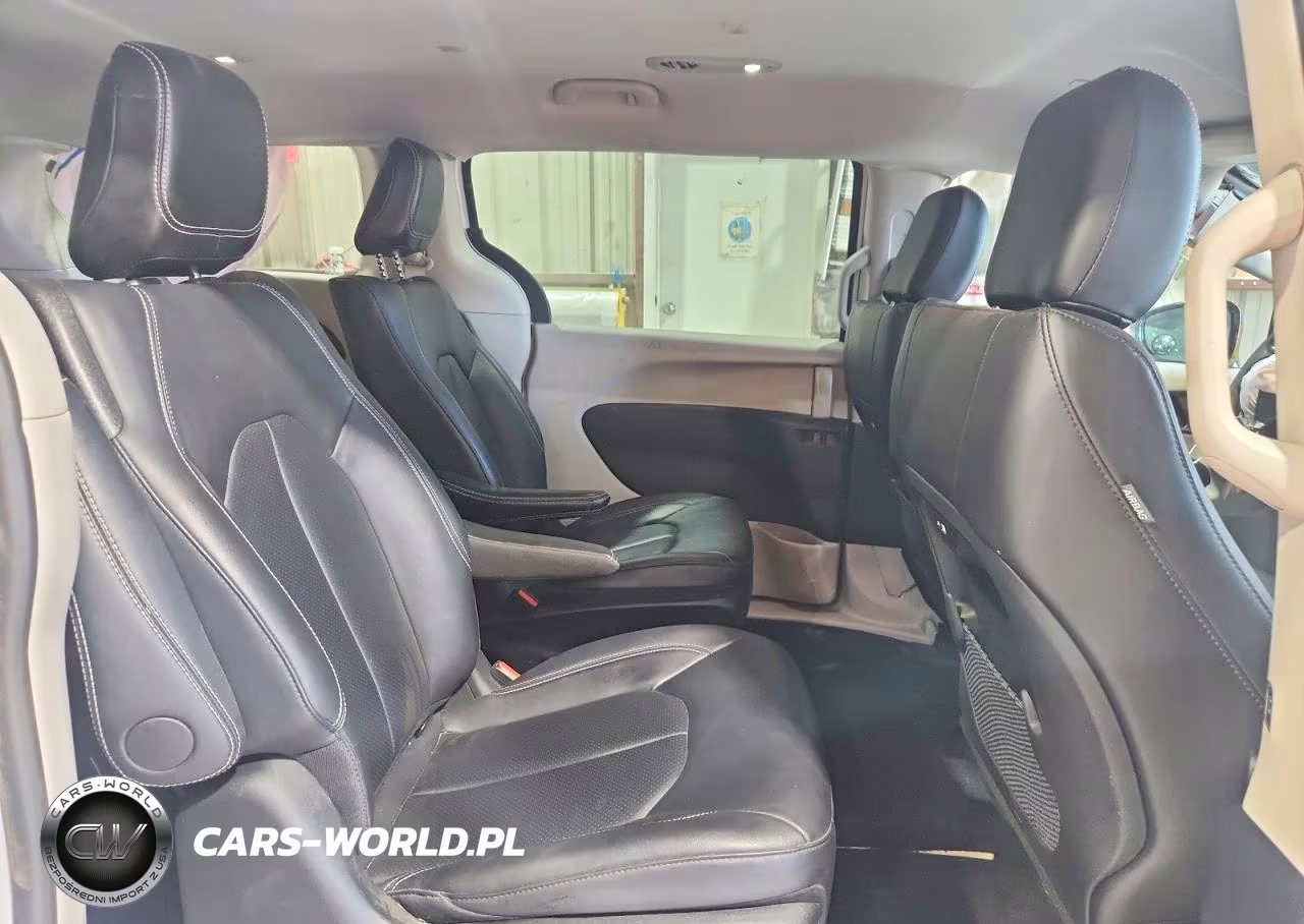 2024 Chrysler Pacifica Hybrid Select VIN:2C4RC1S78RR158149 - 11