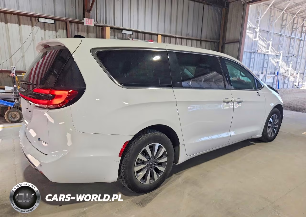 2024 Chrysler Pacifica Hybrid Select VIN:2C4RC1S78RR158149 - 3