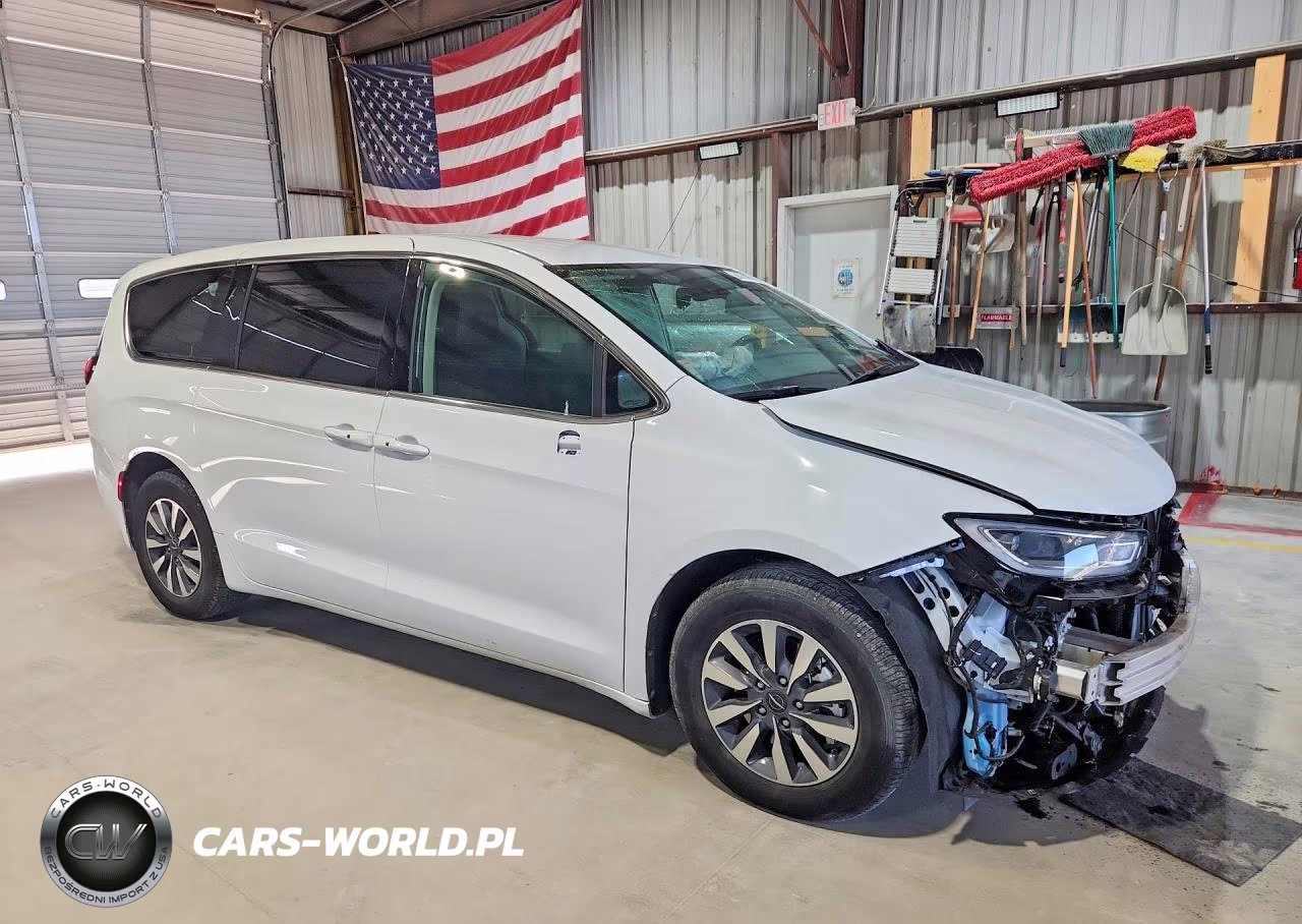 2024 Chrysler Pacifica Hybrid Select VIN:2C4RC1S78RR158149 - 4