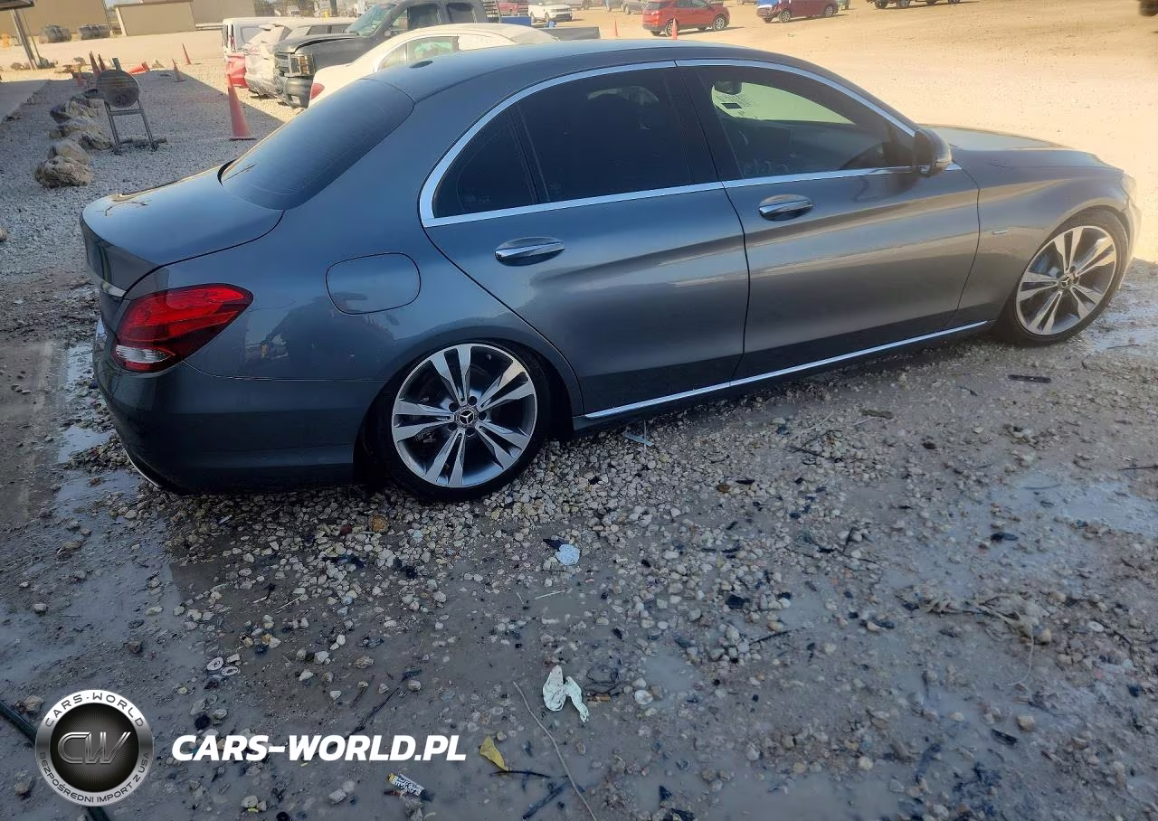 2017 Mercedes-Benz C 350E VIN:55SWF4HB2HU230110 - 3