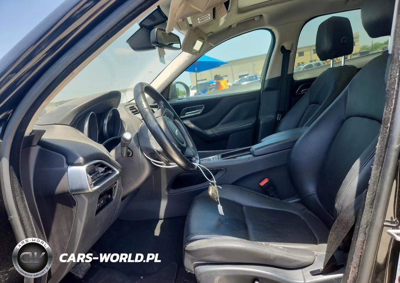 2018 Jaguar F-Pace Premium VIN:SADCJ2FX1JA265634 - 7