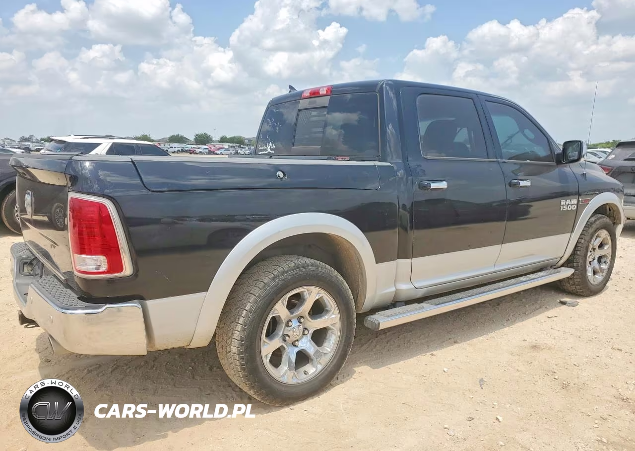 2015 Ram 1500 Laramie VIN:1C6RR6NMXFS590014 - 3