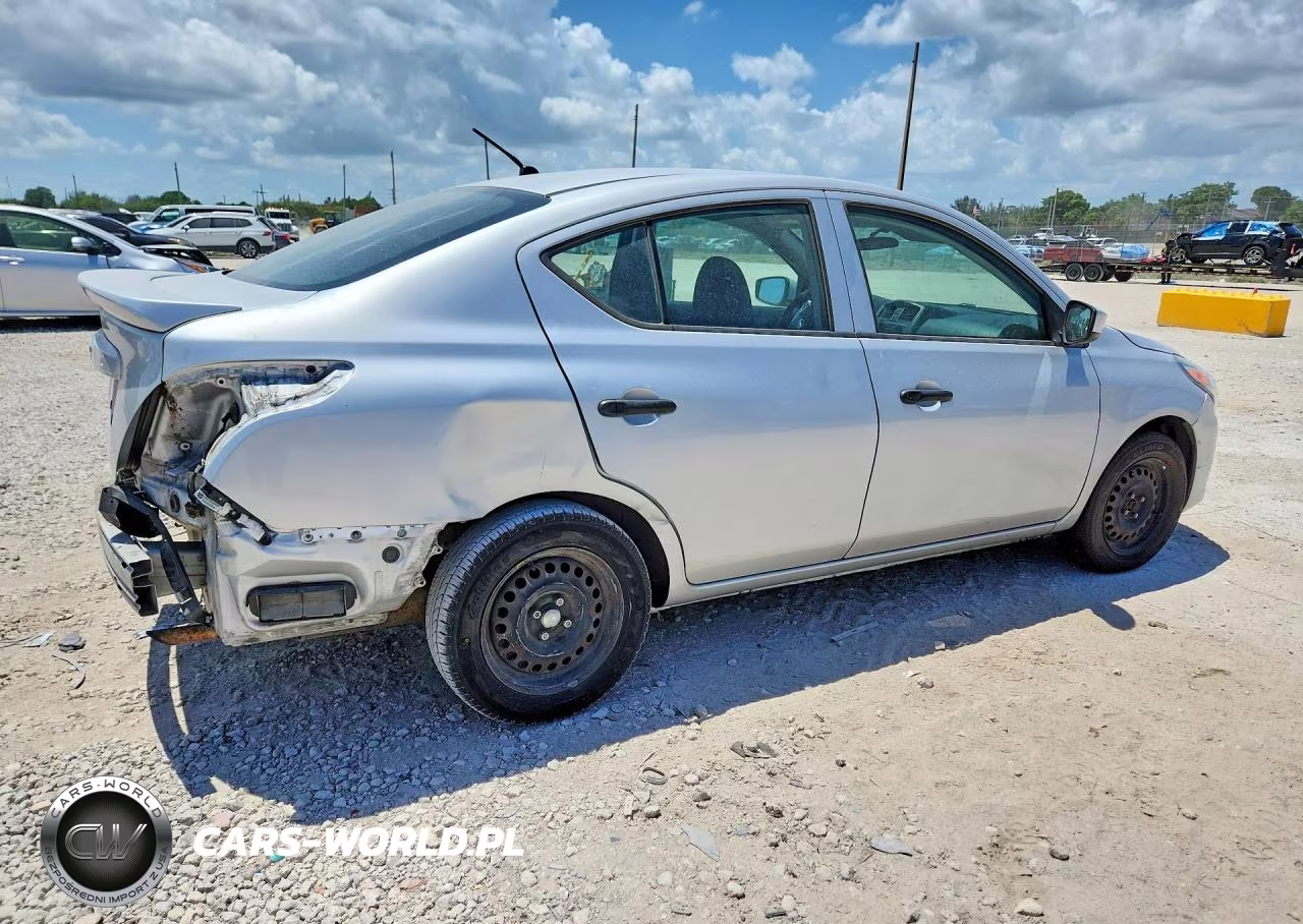 2017 Nissan Versa 1.6 S Plus VIN:3N1CN7AP1HL830426 - 3