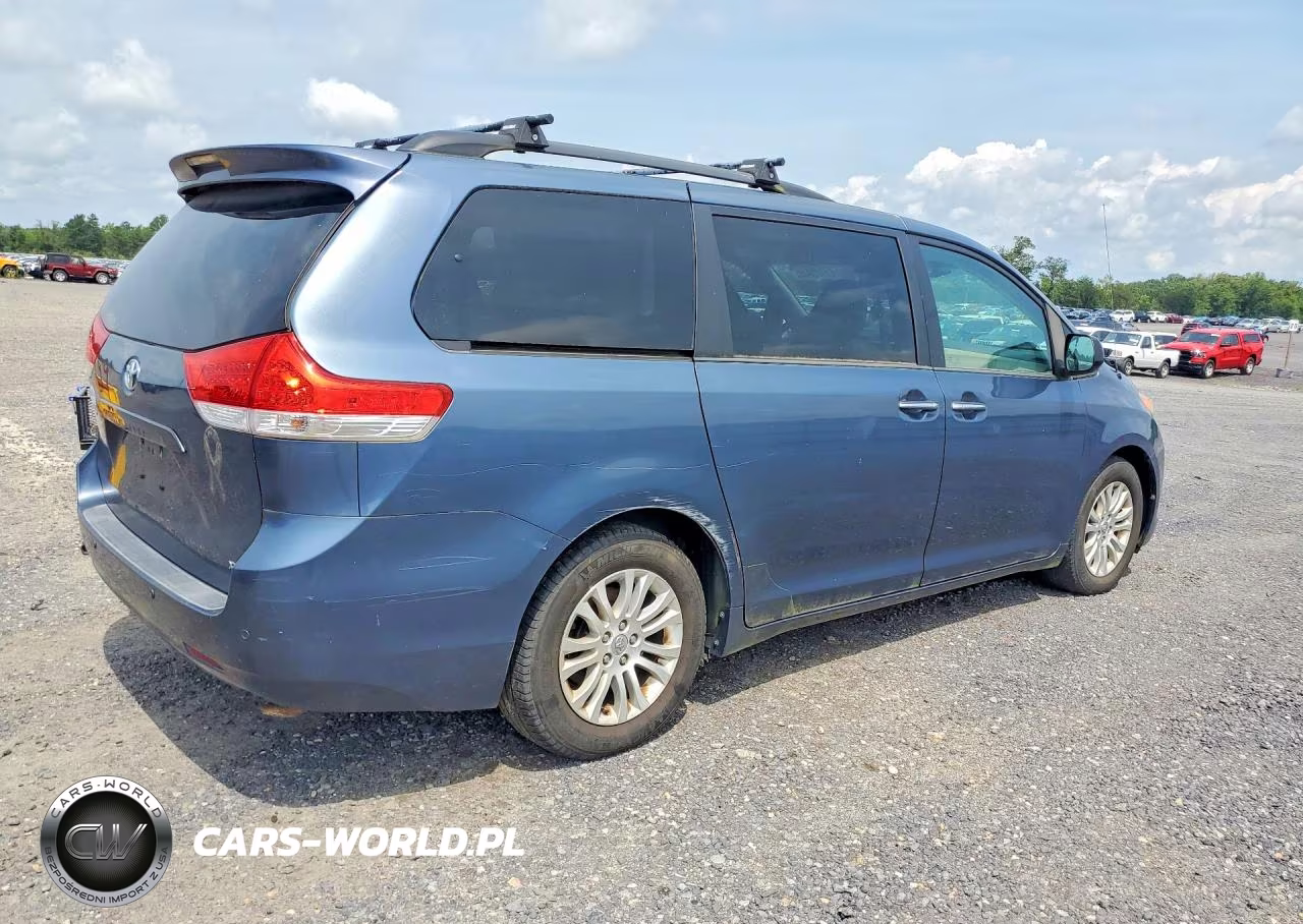 2013 Toyota Sienna Xle 8-Passenger VIN:5TDYK3DC2DS394137 - 3