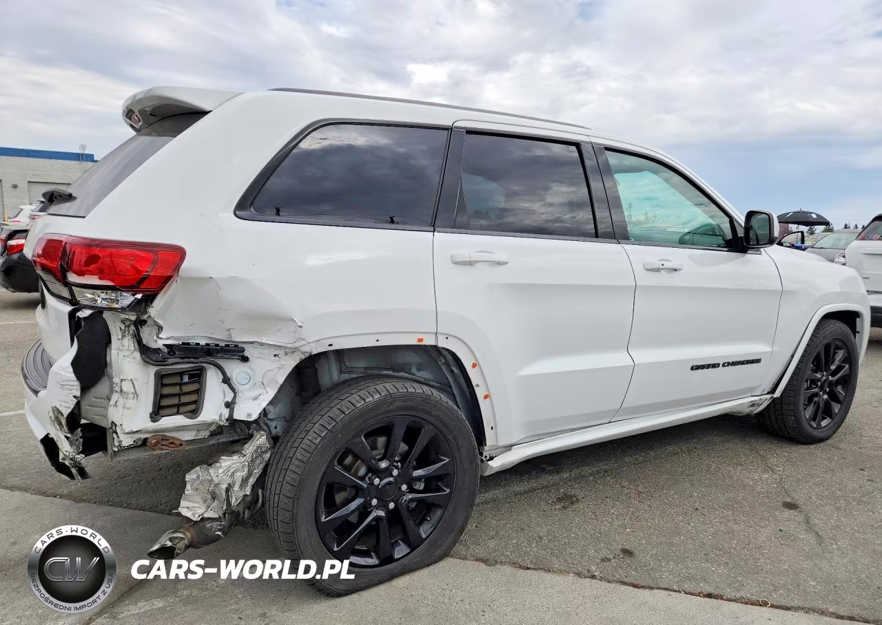 2017 Jeep Grand Cherokee Laredo VIN:1C4RJEAG2HC915861 - 3
