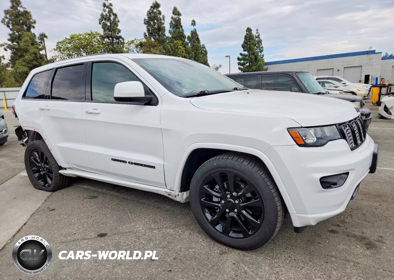 2017 Jeep Grand Cherokee Laredo VIN:1C4RJEAG2HC915861 - 4