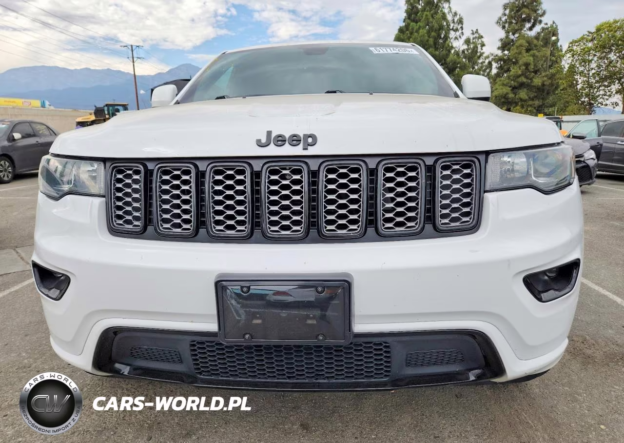 2017 Jeep Grand Cherokee Laredo VIN:1C4RJEAG2HC915861 - 5