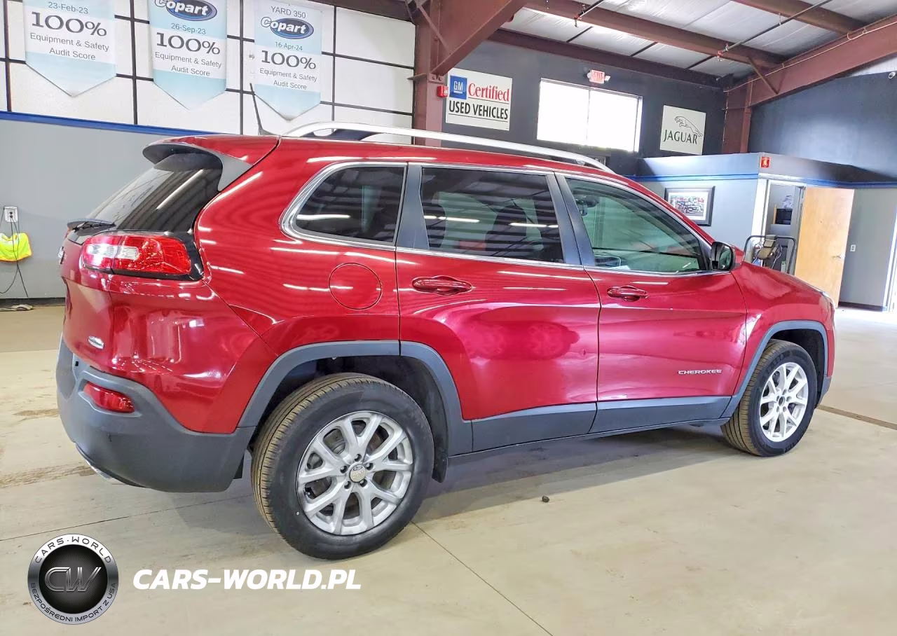 2017 Jeep Cherokee Latitude VIN:1C4PJMCS1HD216119 - 3