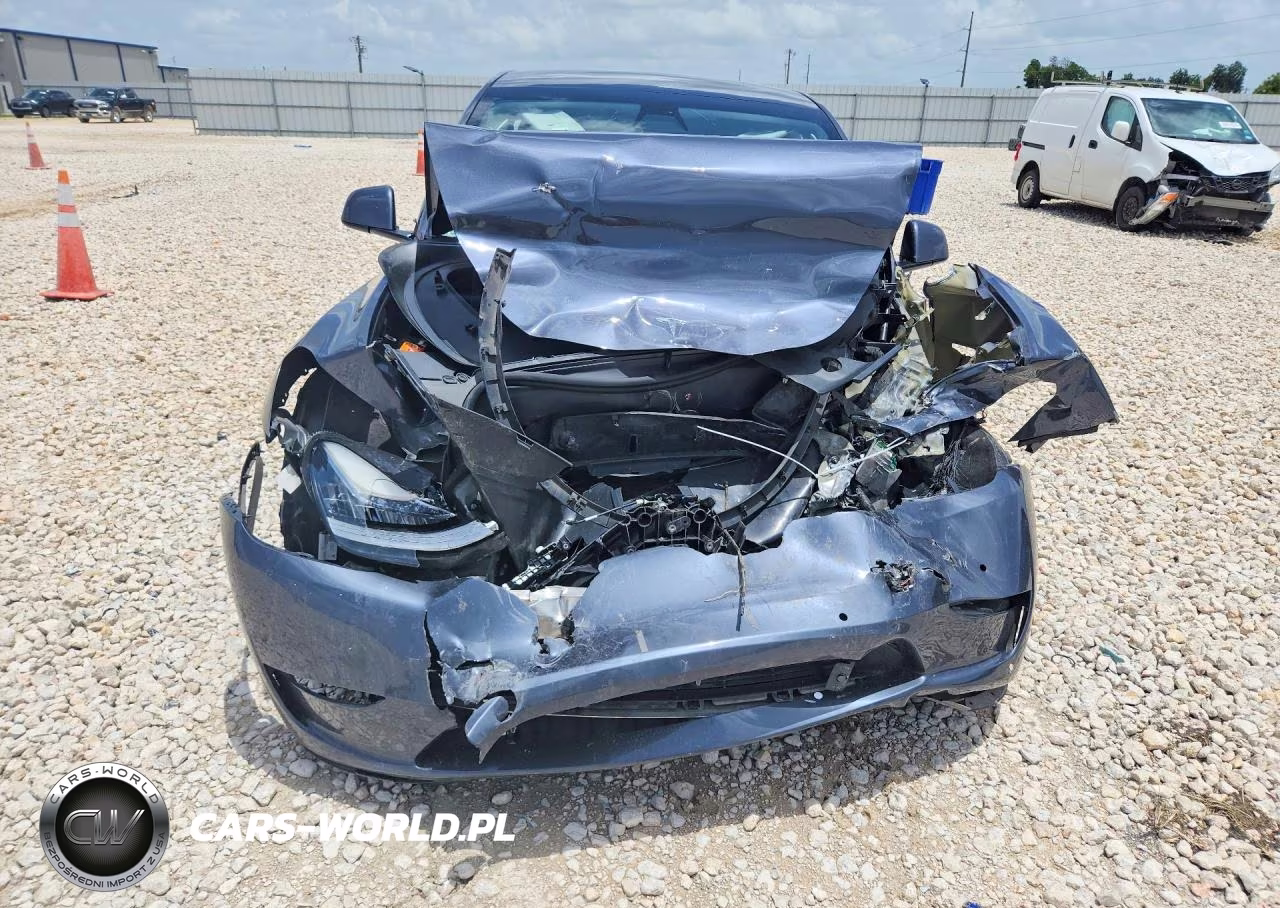 2022 Tesla Model Y VIN:7SAYGDEE2NA004571 - 5