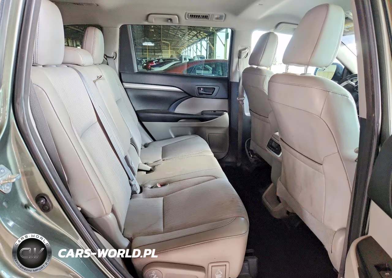 2018 Toyota Highlander Le Plus VIN:5TDBZRFH1JS838536 - 11