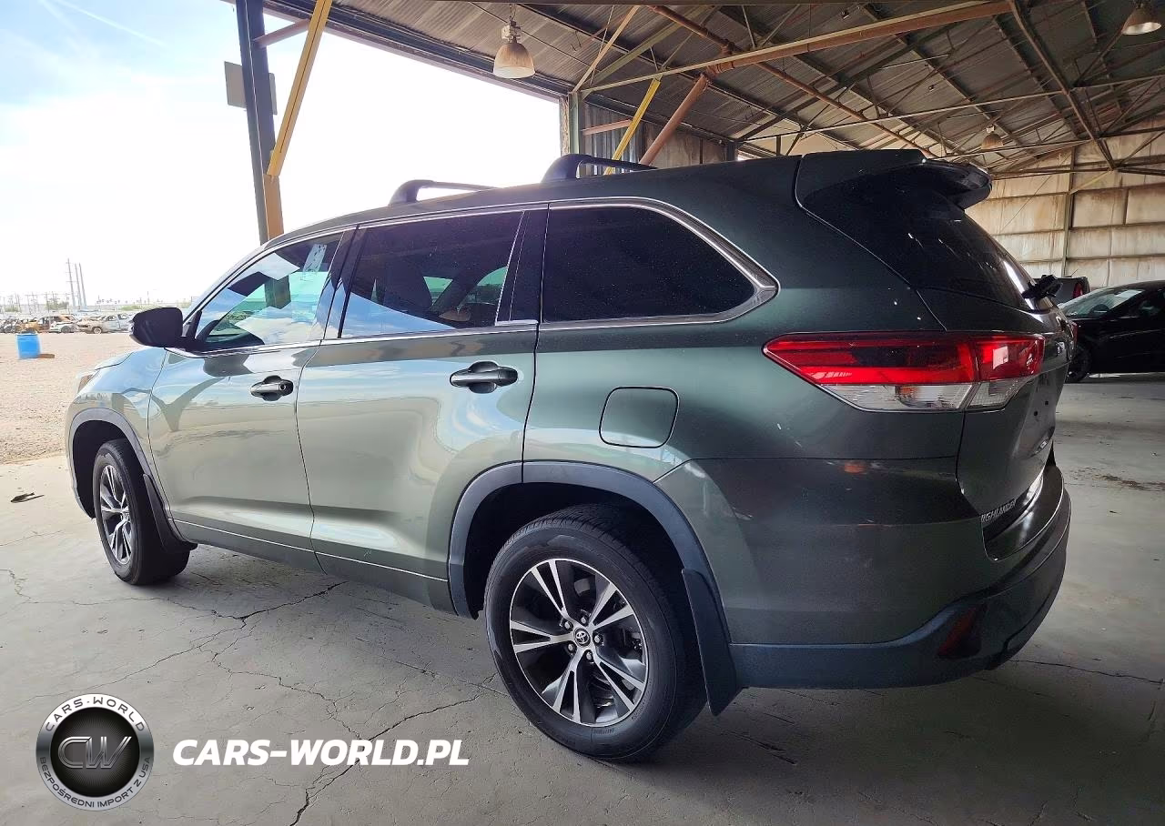 2018 Toyota Highlander Le Plus VIN:5TDBZRFH1JS838536 - 2