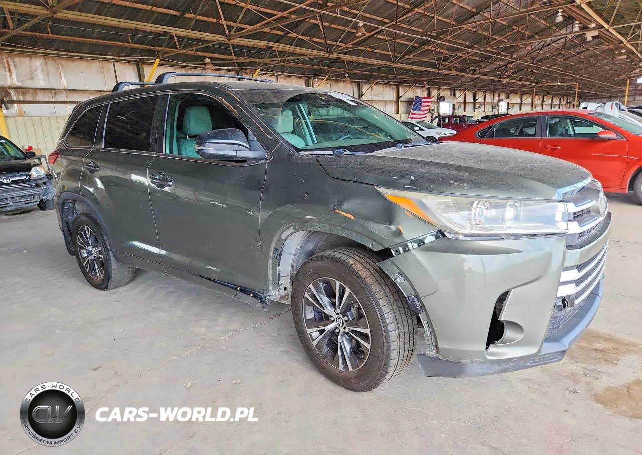 2018 Toyota Highlander Le Plus VIN:5TDBZRFH1JS838536 - 4