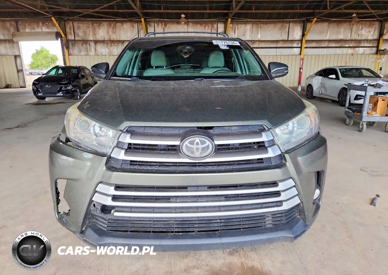 2018 Toyota Highlander Le Plus VIN:5TDBZRFH1JS838536 - 5