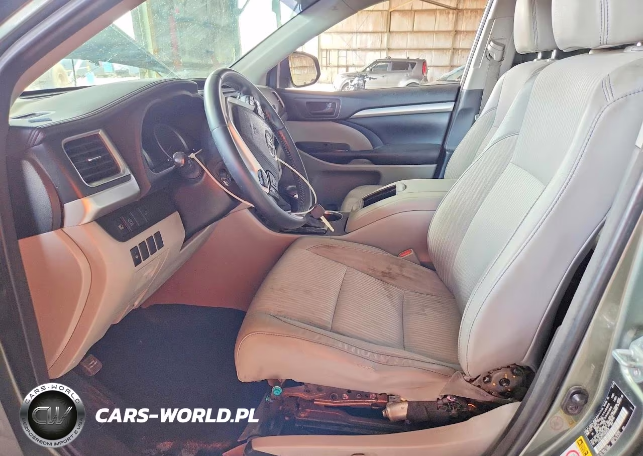 2018 Toyota Highlander Le Plus VIN:5TDBZRFH1JS838536 - 7