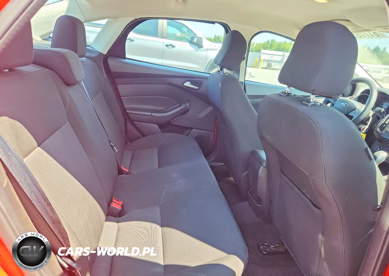 2017 Ford Focus Se VIN:1FADP3F22HL326924 - 10