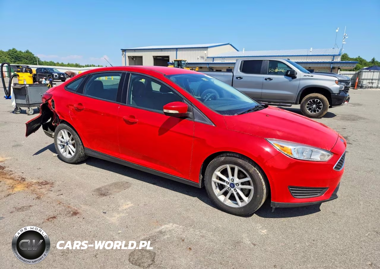 2017 Ford Focus Se VIN:1FADP3F22HL326924 - 4