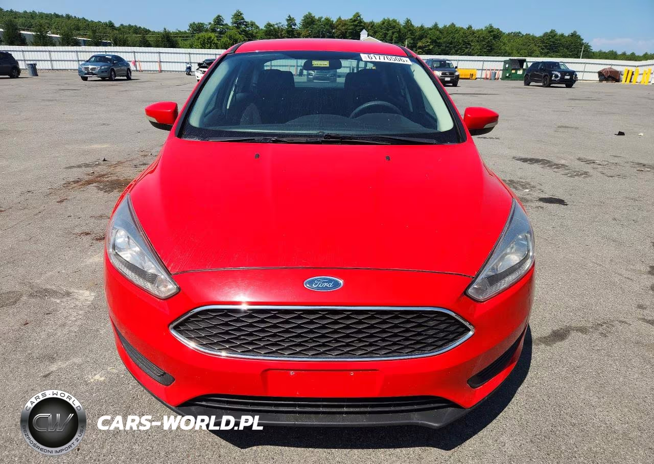 2017 Ford Focus Se VIN:1FADP3F22HL326924 - 5