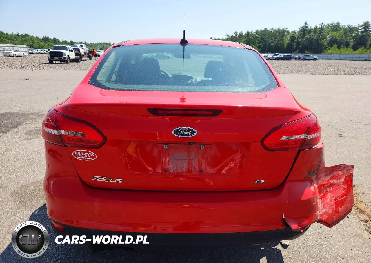 2017 Ford Focus Se VIN:1FADP3F22HL326924 - 6