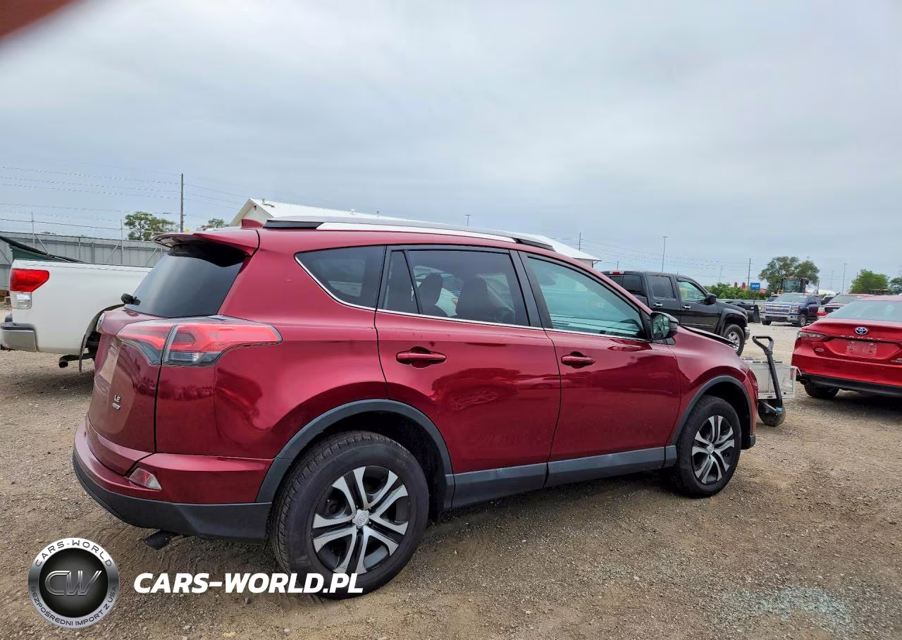 2018 Toyota Rav4 Le VIN:2T3BFREV5JW729642 - 3